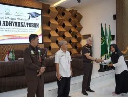 Kejari Dan Sekda Tuban Mewisuda 161 Warga Belajar PKBM Adyaksa Tuban