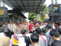 Aksi Damai Menuntut Pembebasan Hukuman Pelaku Penganiayaan Mbah Darmi