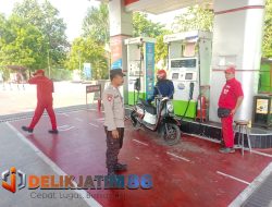 Anggota Polsek Babat Laksanakan Patroli SPBU Desa Plaosan Kecamatan Babat
