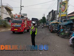 Polsek Babat Melaksanakan Giat Rutin Gatur Lalu Lintas di Depan Pasar Babat