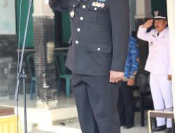 Kapolsek Laren Menjadi Inspektur Penurunan Bendera Merah Putih Dalam Peringatan HUT RI Ke-79