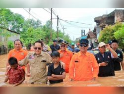 Pj Gubernur Jatim Salurkan Bantuan Untuk Korban Banjir Pasuruan