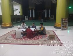 Kapolsek Babat Rutin Tadarus Al-Qur’an Bersama Warga Selesai Sholat Tarawih Berjamaah di Masjid Jami