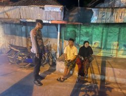 Rutin Patroli Dialogis Polsek Laren Berinteraksi Langsung Dengan Masyarakat Malam Hari