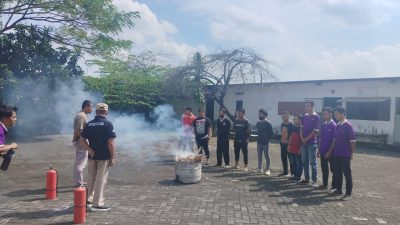Karyawan INTAVIS dan PT. Karya Shang Naga Sukses Latihan Pemadaman Kebakaran