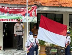 Kapolsek Babat Jadi Pembina Upacara di SMP Negeri 2 Babat, Sosialisasikan Keselamatan Lalu Lintas dan Bahaya Kenakalan Remaja